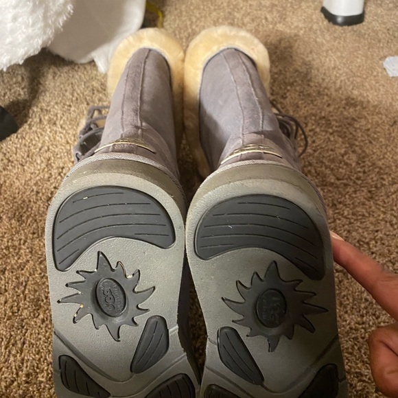 UGG gray fur in the inside Tall Uggs size 8 - Picture 6 of 13